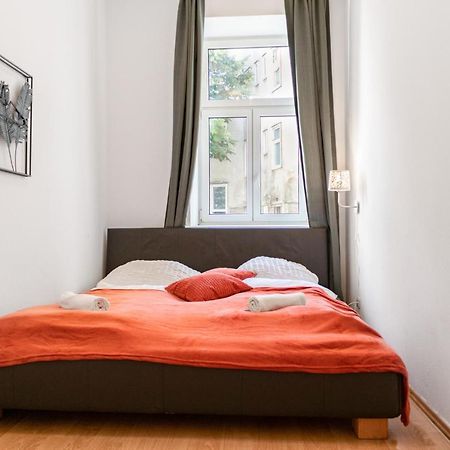 Welcoming 3Br Budget Apt. Well Connected Viena Exterior foto