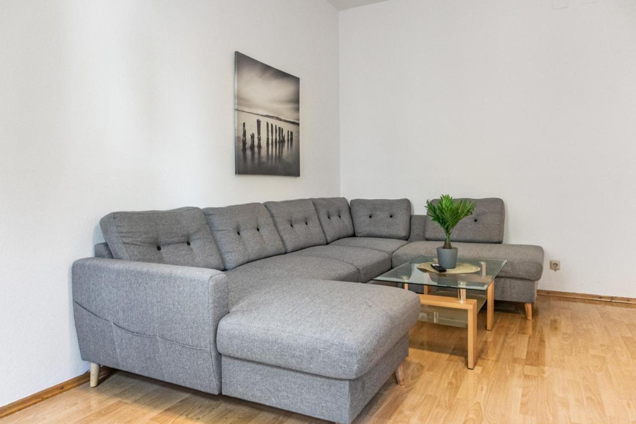 Welcoming 3Br Budget Apt. Well Connected Viena Exterior foto