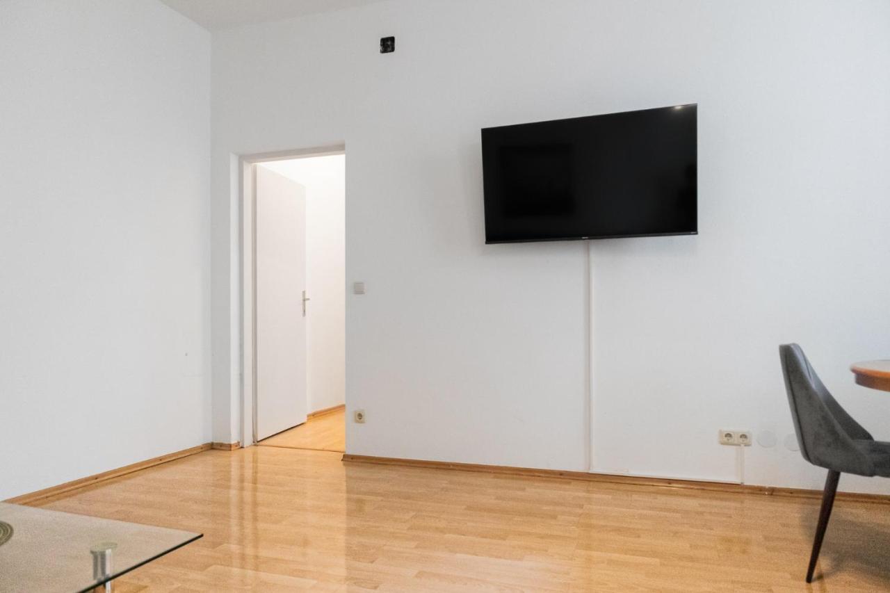 Welcoming 3Br Budget Apt. Well Connected Viena Exterior foto